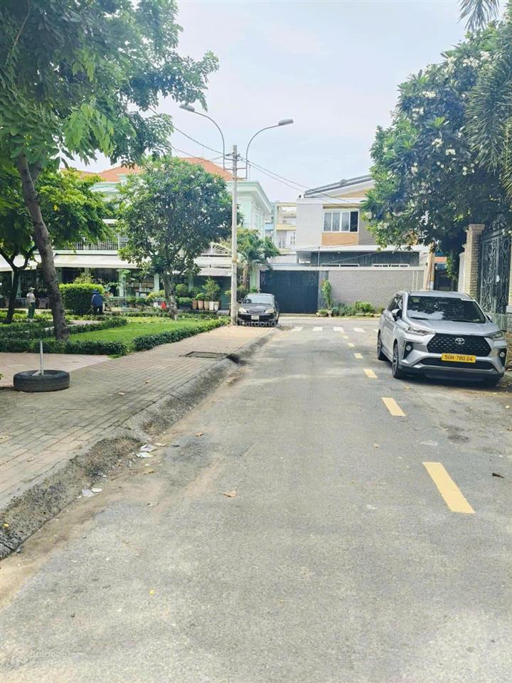 Bán nhà mặt tiền 4 tầng đường bông sao ngang 4m tặng nội thất đối diện công viên