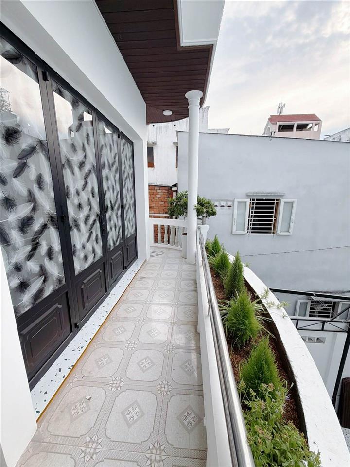 Nhà chợ Rạch Ông nở hậu 5x22 căn góc 3 mặt tiền 40 triệu/tháng