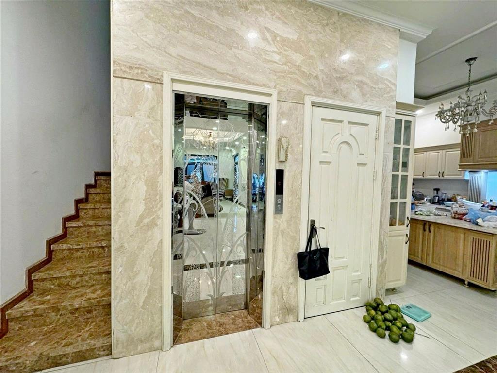 Giảm mạnh 3 tỷ, Mặt tiền 4 tầng Phú Lợi ngang 6m đường xe tải tránh - 0931172218