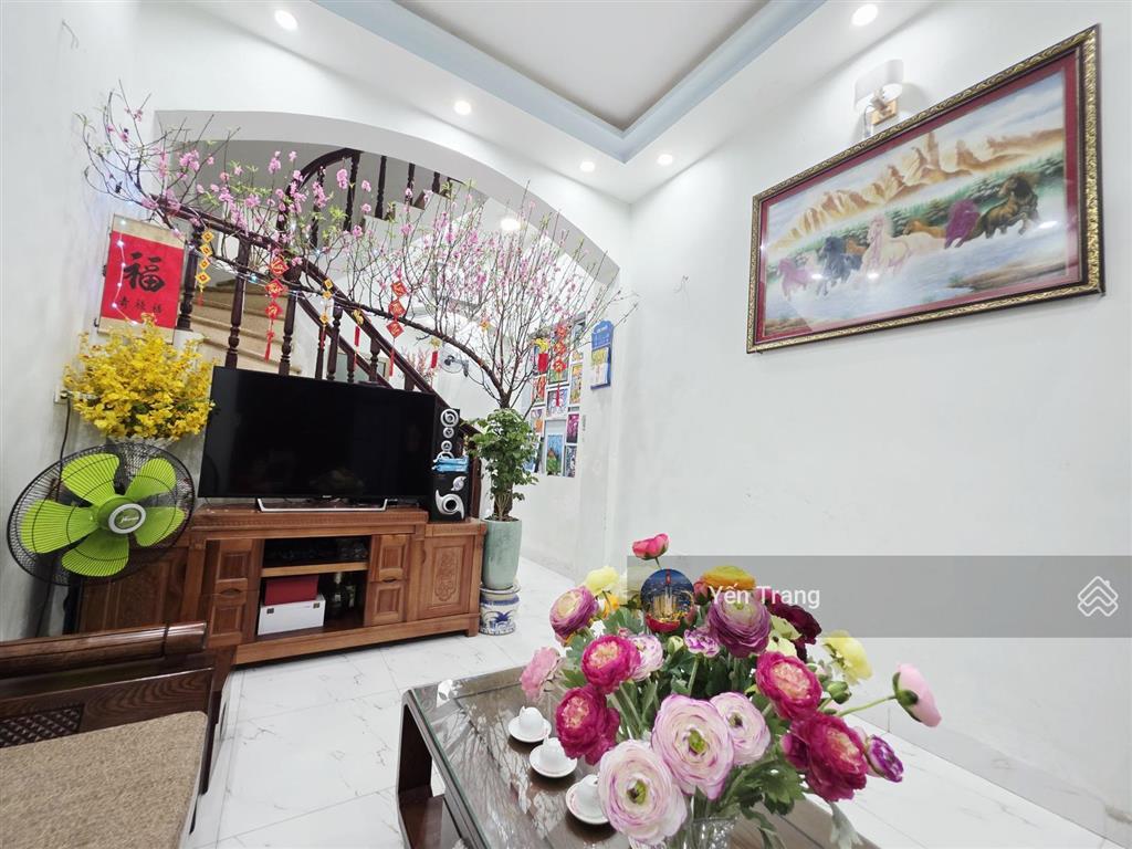 Bán nhà phùng chí kiên, lô góc, sẵn ở, dt 42m2 x 4 tầng, chỉ 11 tỷ.
