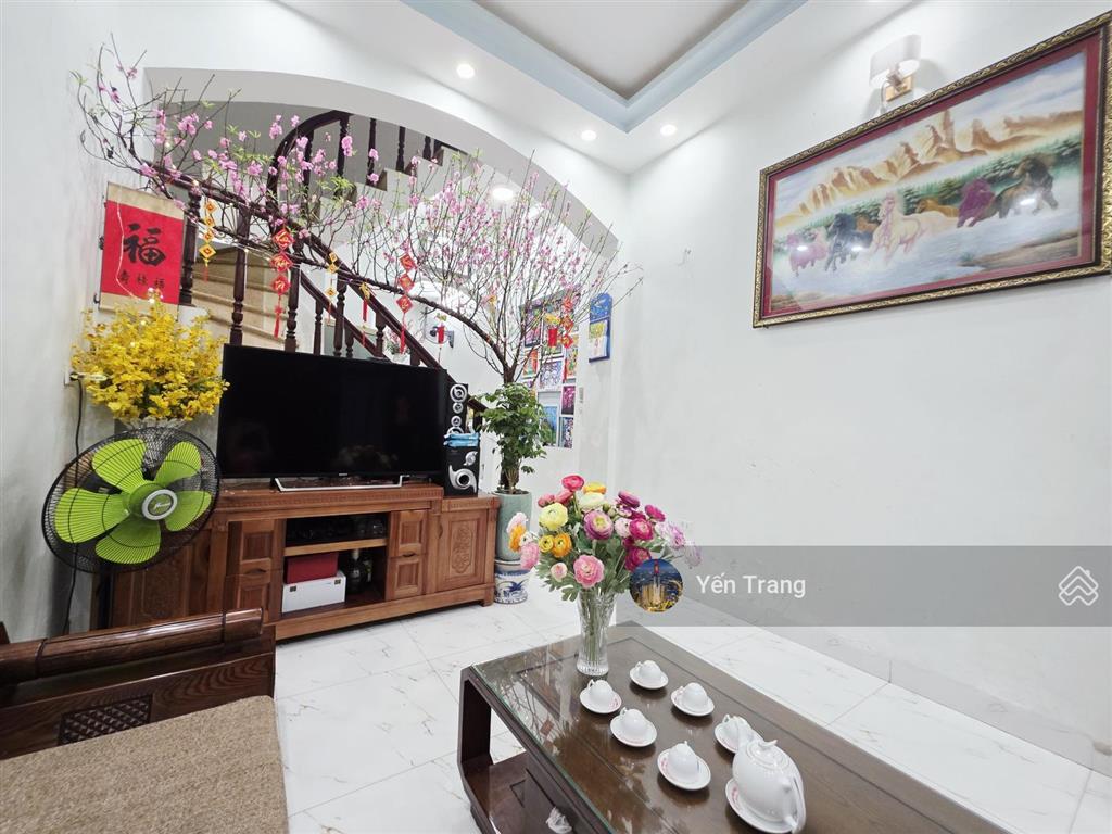 Bán nhà phùng chí kiên, lô góc, sẵn ở, dt 42m2 x 4 tầng, chỉ 11 tỷ.