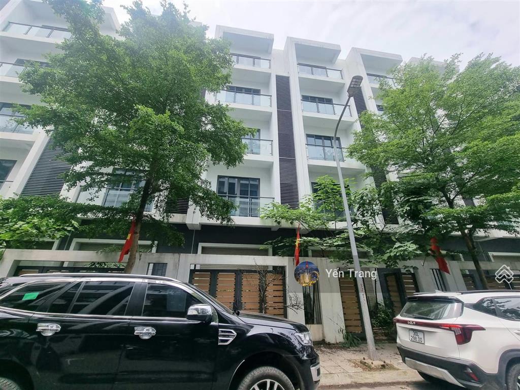 Bán biệt thự lk hoàng quốc việt kéo dài, kd tốt, 96m2 x 6 tầng, 33 tỷ.