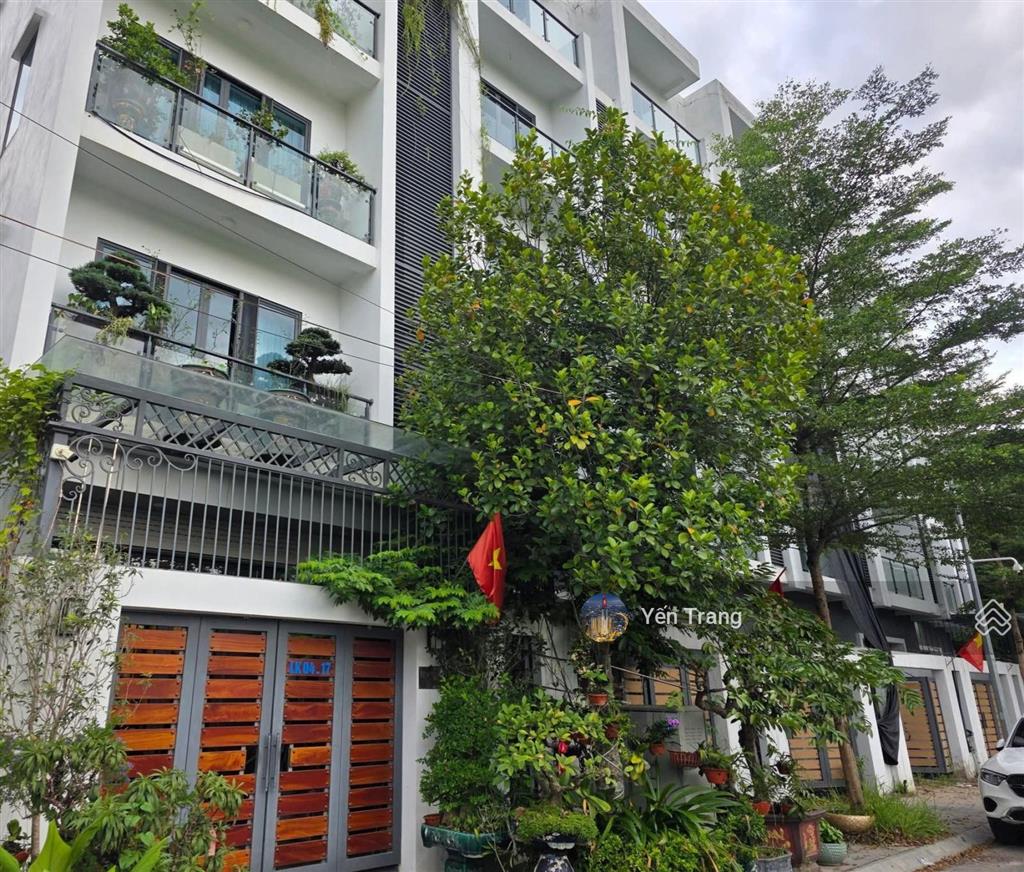 Bán biệt thự lk hoàng quốc việt kéo dài, kd tốt, 96m2 x 6 tầng, 33 tỷ.