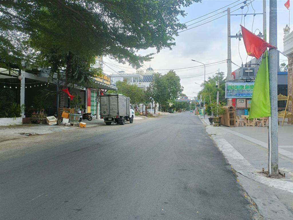 Siêu hot 2 lô thổ cư đối diện siêu thị . thị trấn phan rí cửa, bình thuận