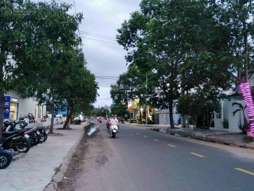 Siêu hot 2 lô thổ cư đối diện siêu thị . thị trấn phan rí cửa, bình thuận