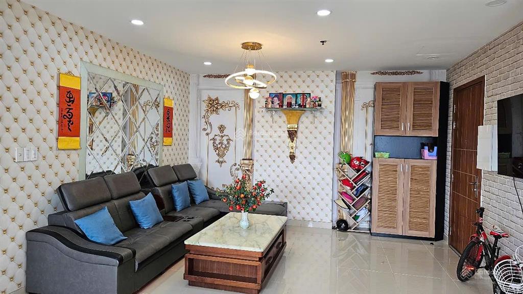 Bán gấp ch 3pn, 2wc, 137m2 tại sài gòn airport plaza, giá 10tỷ sổ hồng