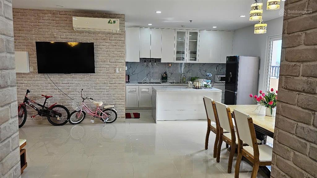 Bán gấp ch 3pn, 2wc, 137m2 tại sài gòn airport plaza, giá 10tỷ sổ hồng