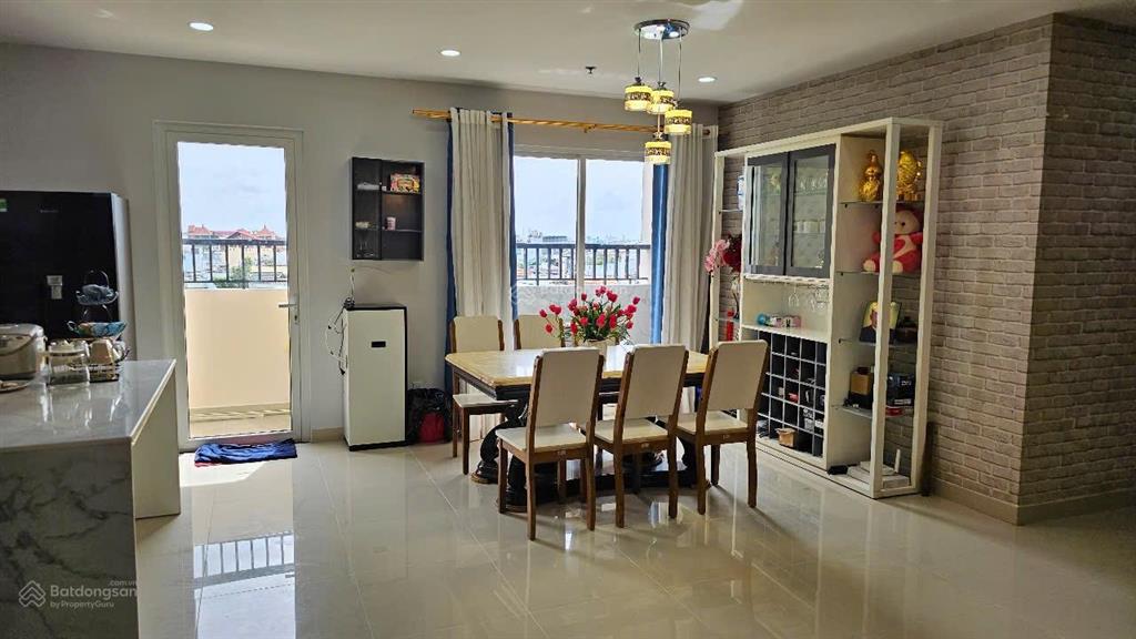 Bán gấp ch 3pn, 2wc, 137m2 tại sài gòn airport plaza, giá 10tỷ sổ hồng