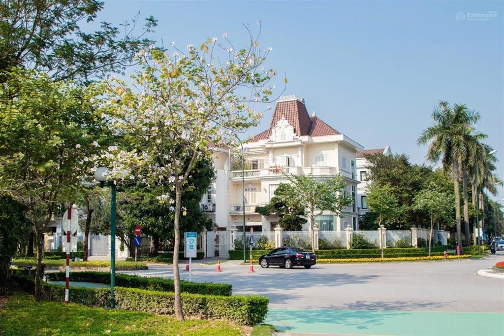 Biệt thự đơn lập starlake tây hồ tây quỹ căn hiếm view vườn hoa đẳng cấp