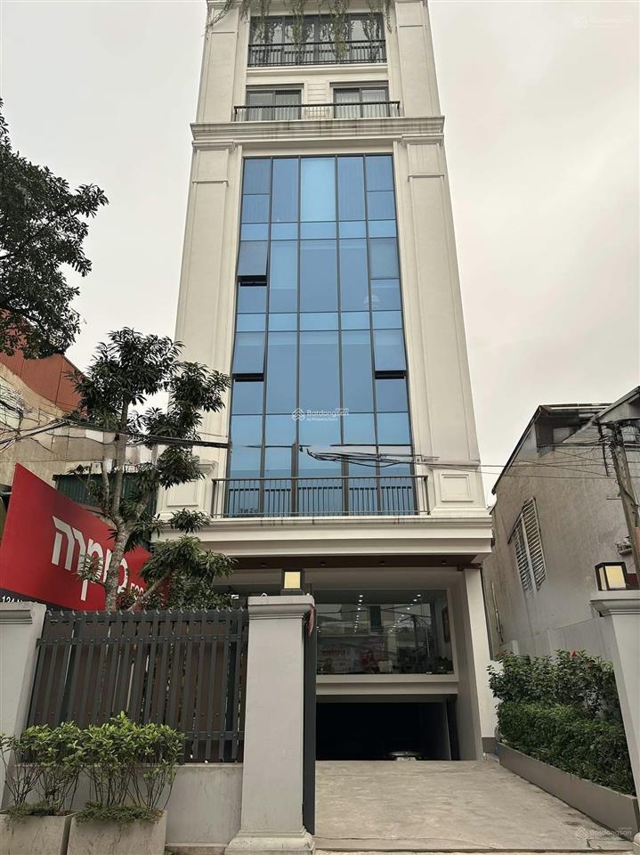 Bán tòa building 9 tầng mặt phố nguyễn hoàng tôn doanh thu 2,4 tỷ/năm