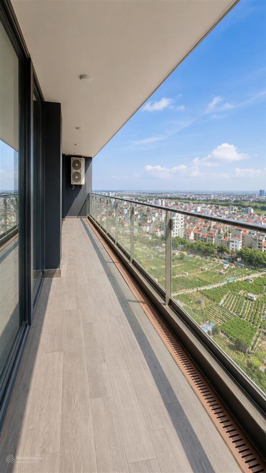 Bán căn g02 sunshine golden river  giá 19.5 tỷ, nội thất cao cấp, cho thuê cơ bản 30tr/tháng
