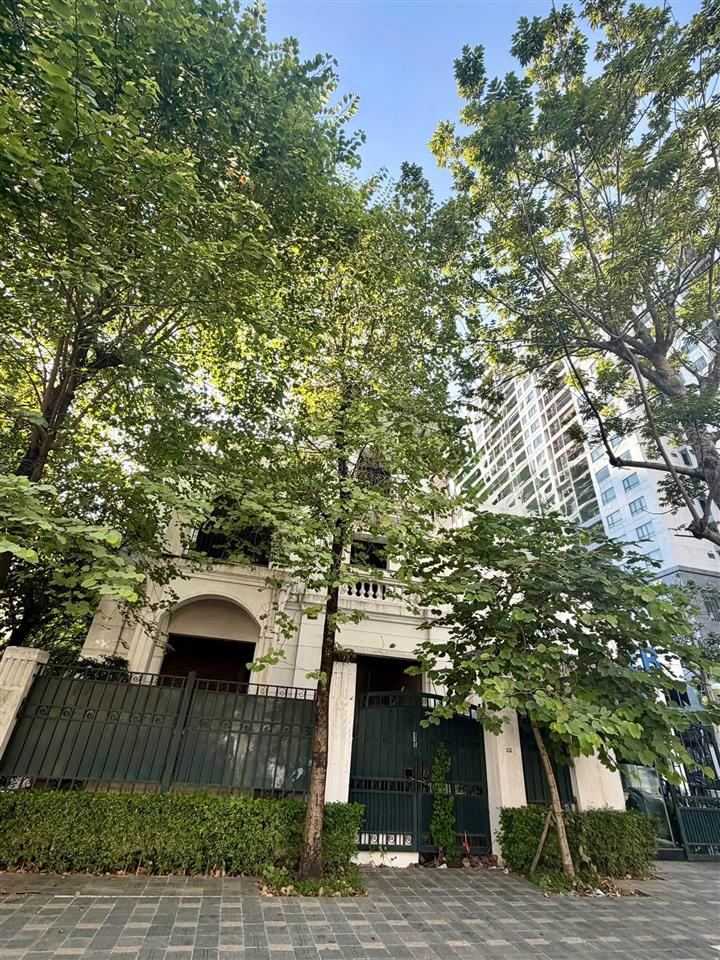 Cho thuê bt đơn lập  embassy garden | 228m2 | mặt phố khu ngoại giao đoàn