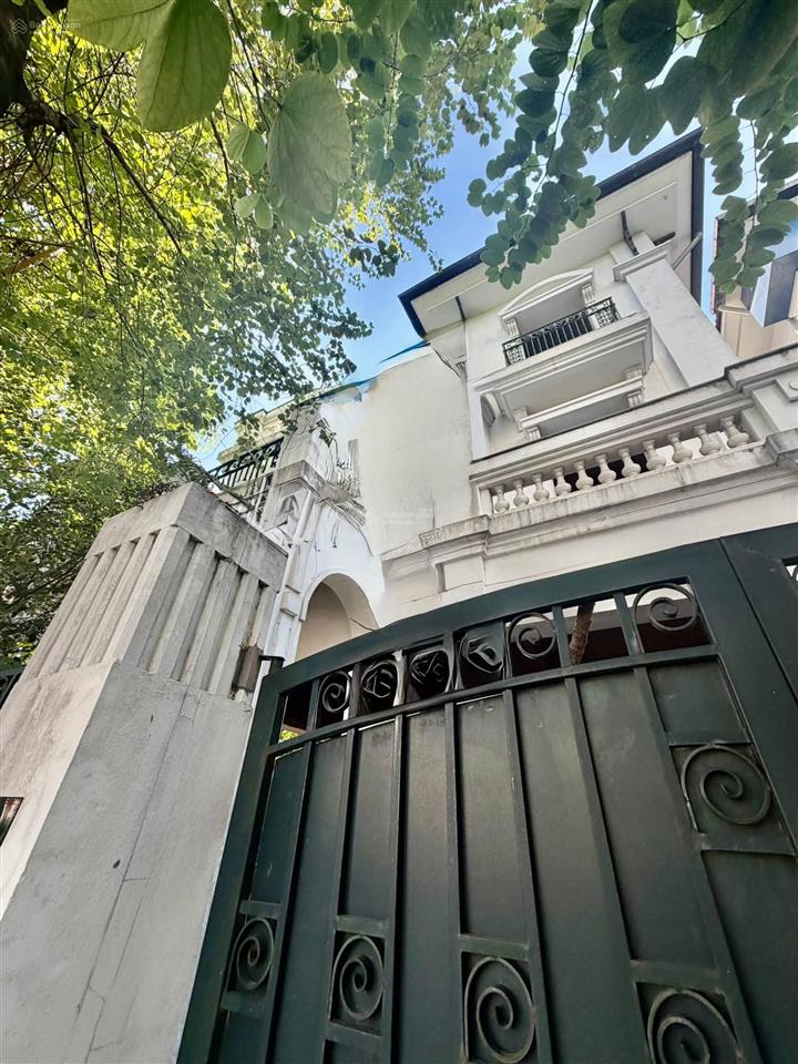 Cho thuê bt đơn lập  embassy garden | 228m2 | mặt phố khu ngoại giao đoàn