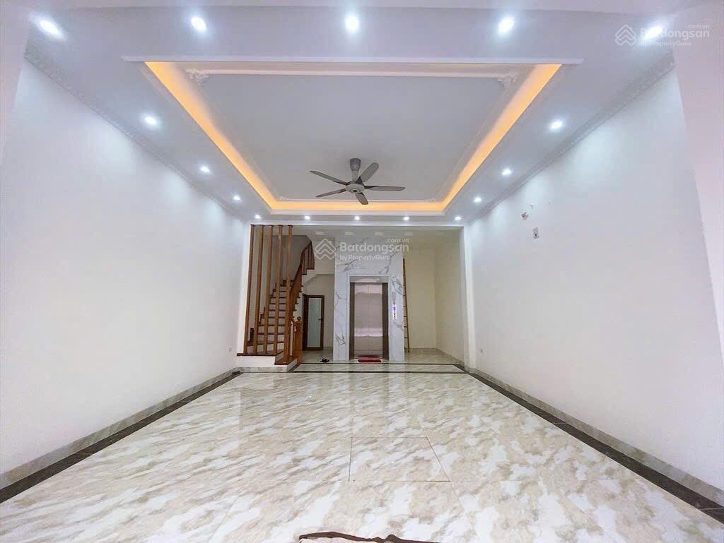Cho thuê nhà 5.5 tầng thang máy trần bình, cầu giấy