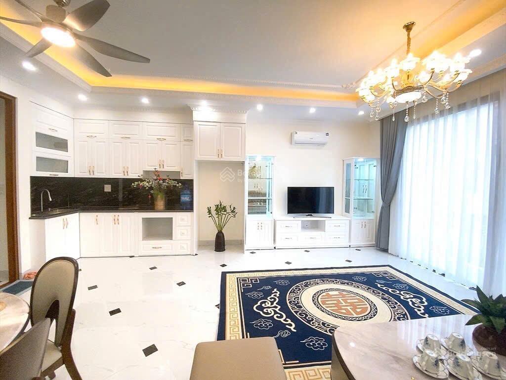 Cho thuê nhà 5.5 tầng thang máy trần bình, cầu giấy