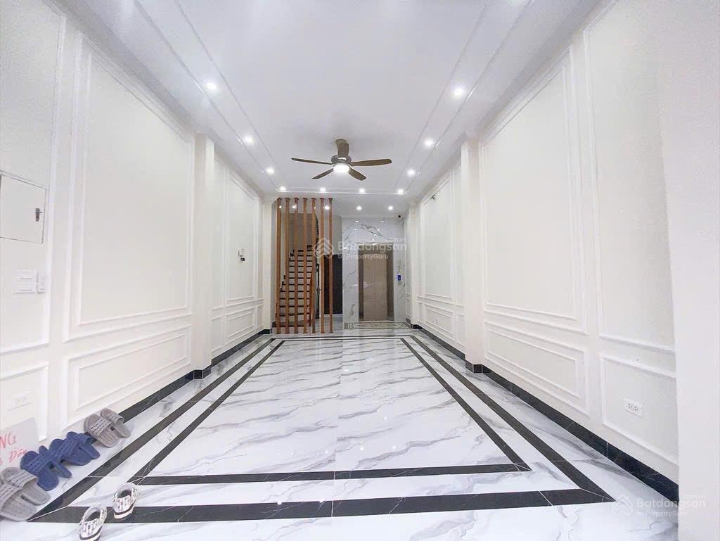 Cho thuê nhà trường chinh 7 tầng thông sàn thang máy
