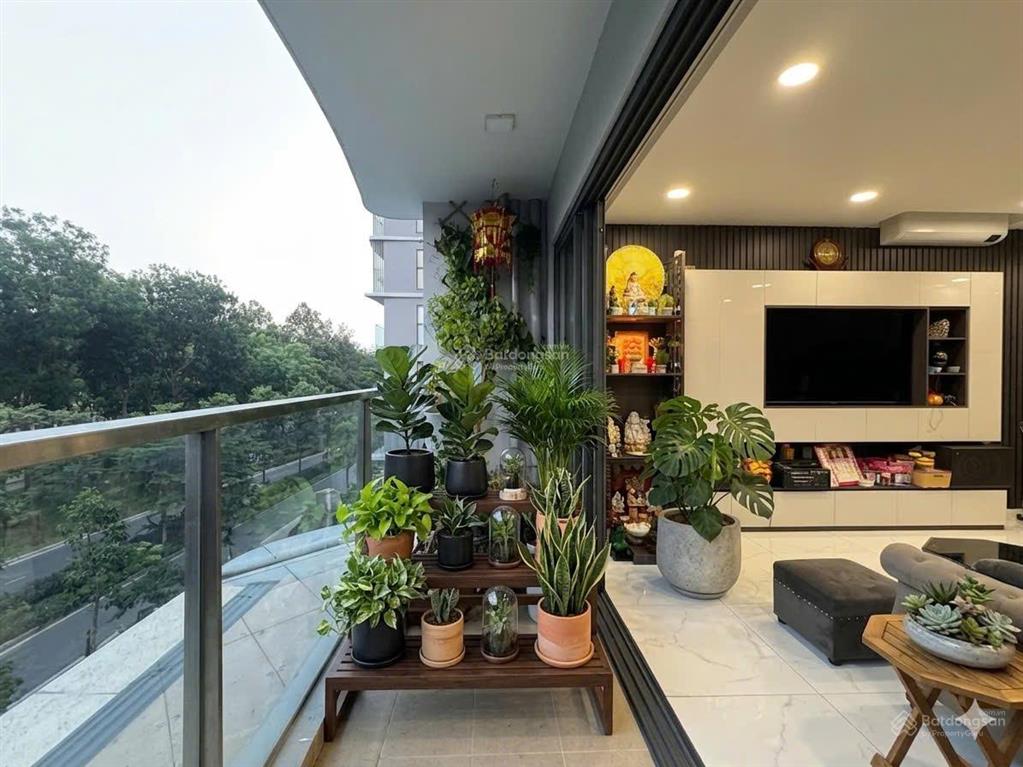 Bán 3pn 3wc căn góc  diamond centery 121m2 c5view rừng full nội thất 0909 856 ***
