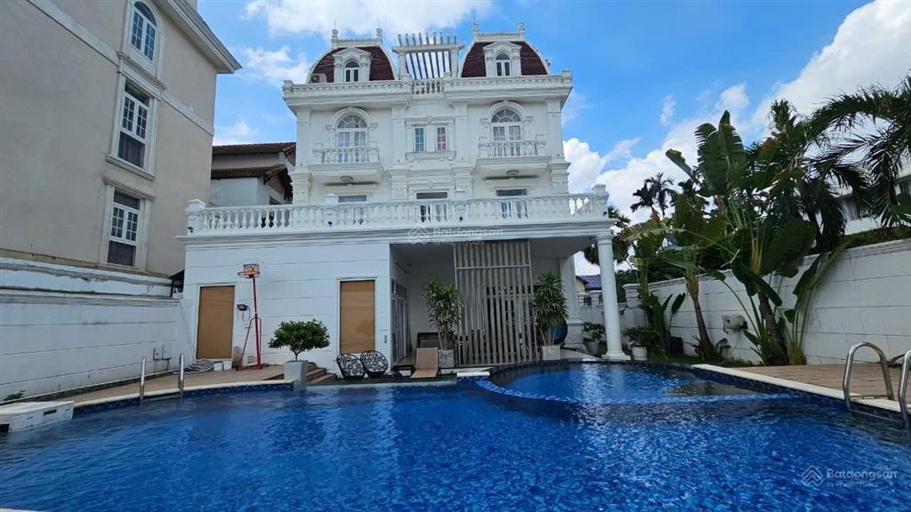 Rẻ 30% chỉ 125 triệu/m2 1.215m2 dinh thự (30x45m) hồ bơi hầm 3 lầu ngay vincom thảo điền quận 2