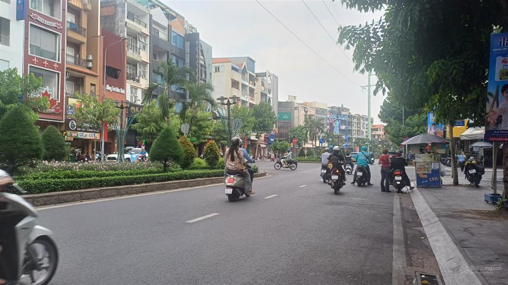 Thật 100% tốt nhất tòa nhà mặt tiền 13x30m 300m2. hầm 8 tầng ngã tư phan đăng lưu và nguyễn văn đậu