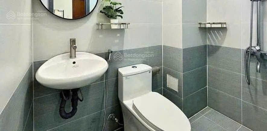Thật 100% hiếm có chỉ 154 triệu/m2. hẻm 6m hoa lan. 7 x 10 m. công nhận 62m. phường 2. phú nhuận