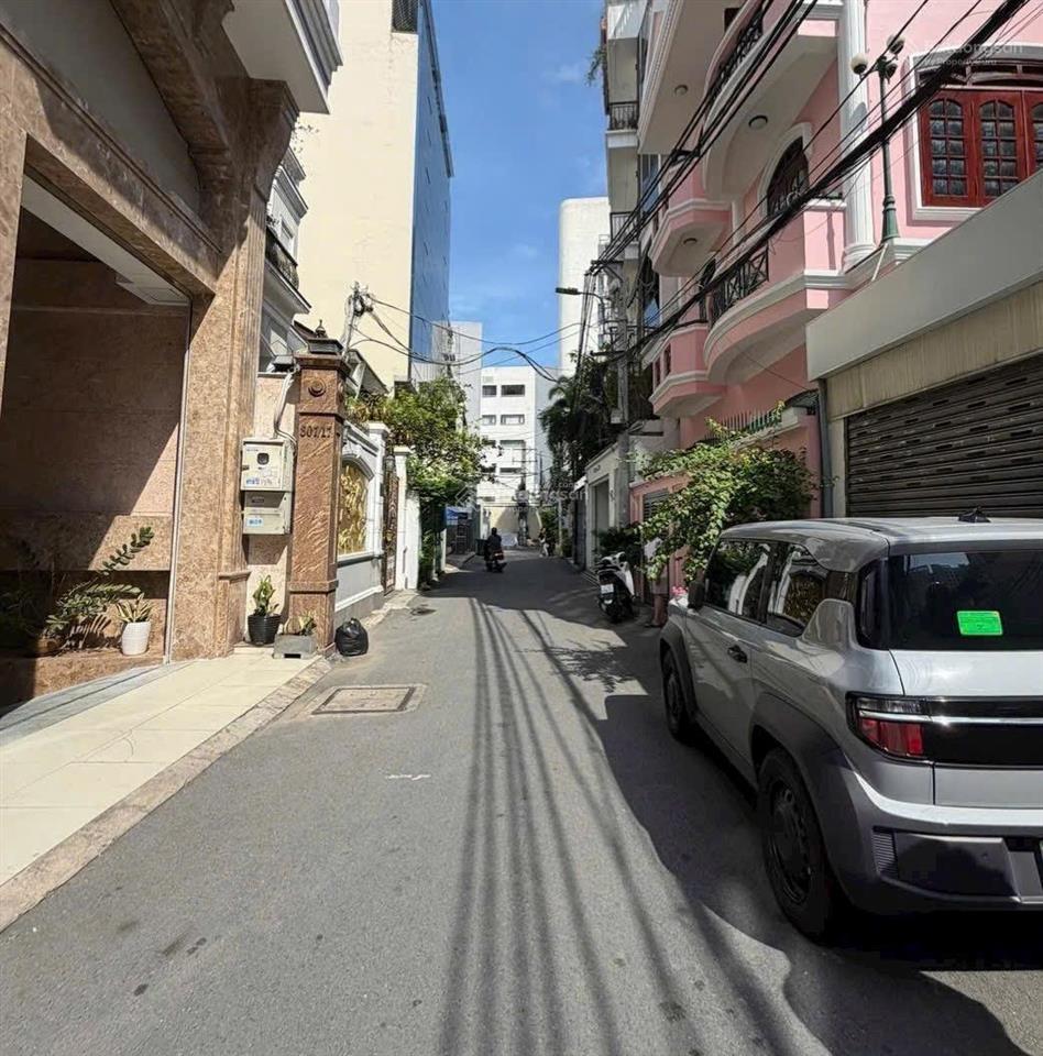 Rẻ và tốt (89 triệu/m2) thu khoán 200 triệu/tháng hầm 6 lầu 10x30m. 280m2 (70 phòng) phan văn trị