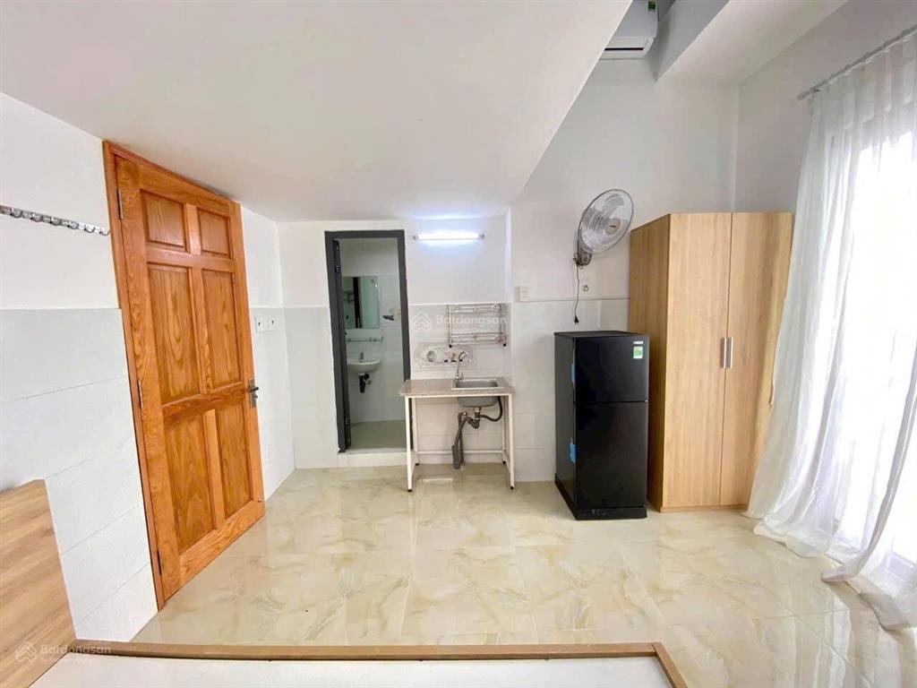 Rẻ và tốt (89 triệu/m2) thu khoán 200 triệu/tháng hầm 6 lầu 10x30m. 280m2 (70 phòng) phan văn trị