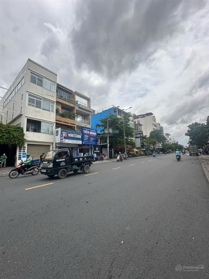 Thật 100% 5500m2 sàn tòa nhà hạng a công nhận 1100m2 20m x 60m. phan đăng lưu  đinh tiên hoàng