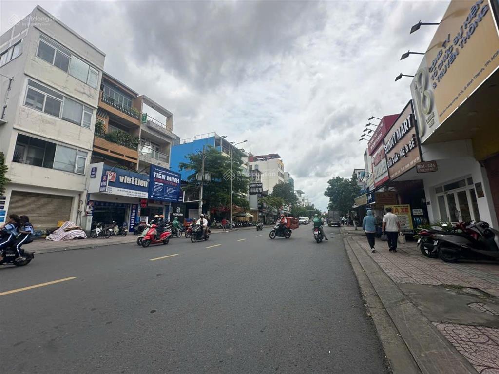 Thật 100% 5500m2 sàn tòa nhà hạng a công nhận 1100m2 20m x 60m. phan đăng lưu  đinh tiên hoàng