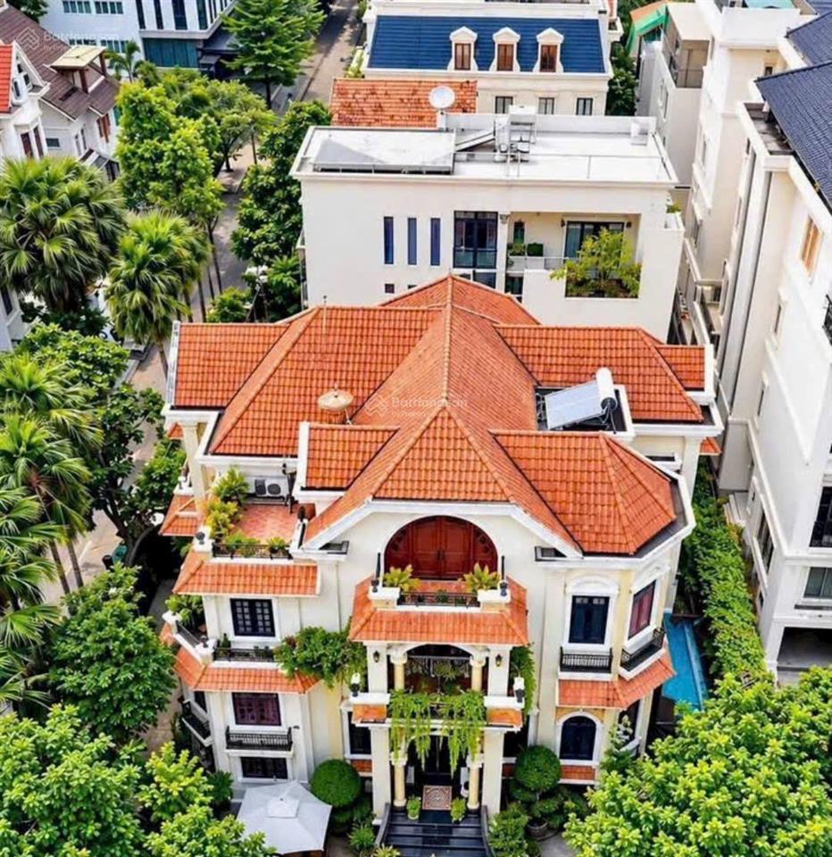 Hiếm ít nhà so sánh có hồ bơi (20x25m 450m2 )thảo điền nguyễn văn hưởng bảo vệ 24/24 gần sông