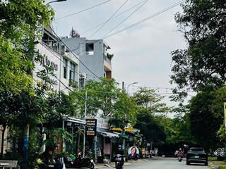 Rất hiếm! nhà góc 2 tầng thoáng, 105,4m2,10.5 tỷ,xe hơi ngủ trong, đường thông, ngay kdc nam hòa