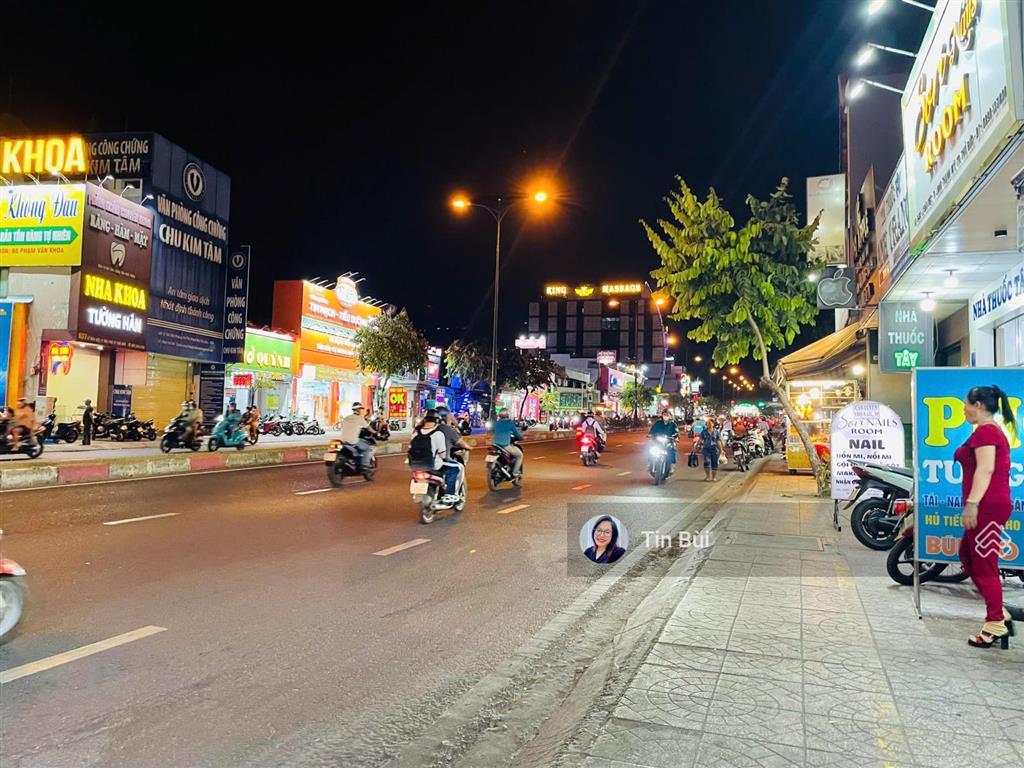 Ngộp & ngon ! nhà mt lê văn việt  cửa ngõ vinhome. dt 30tr/tháng. ctxd cao.nhanh nhanh ạ.