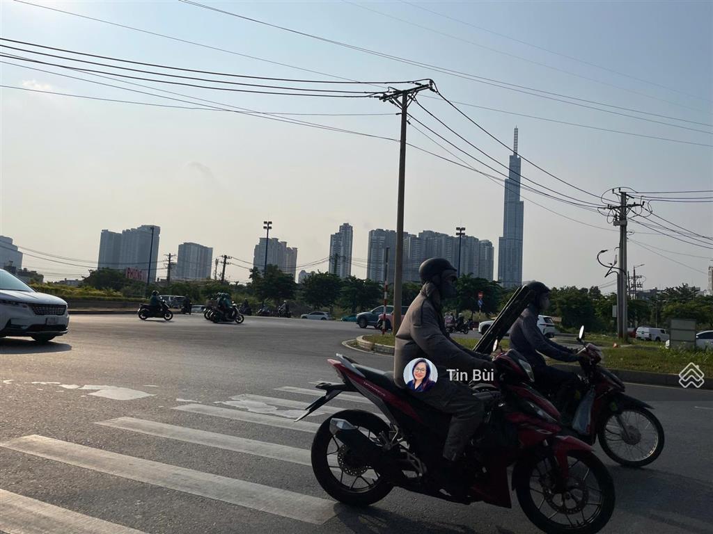 Nhà 4 tầng, view landmark 81  ven sông sg, cách trần não 50m. xe hơi ngủ trong, 5 phút tới q1