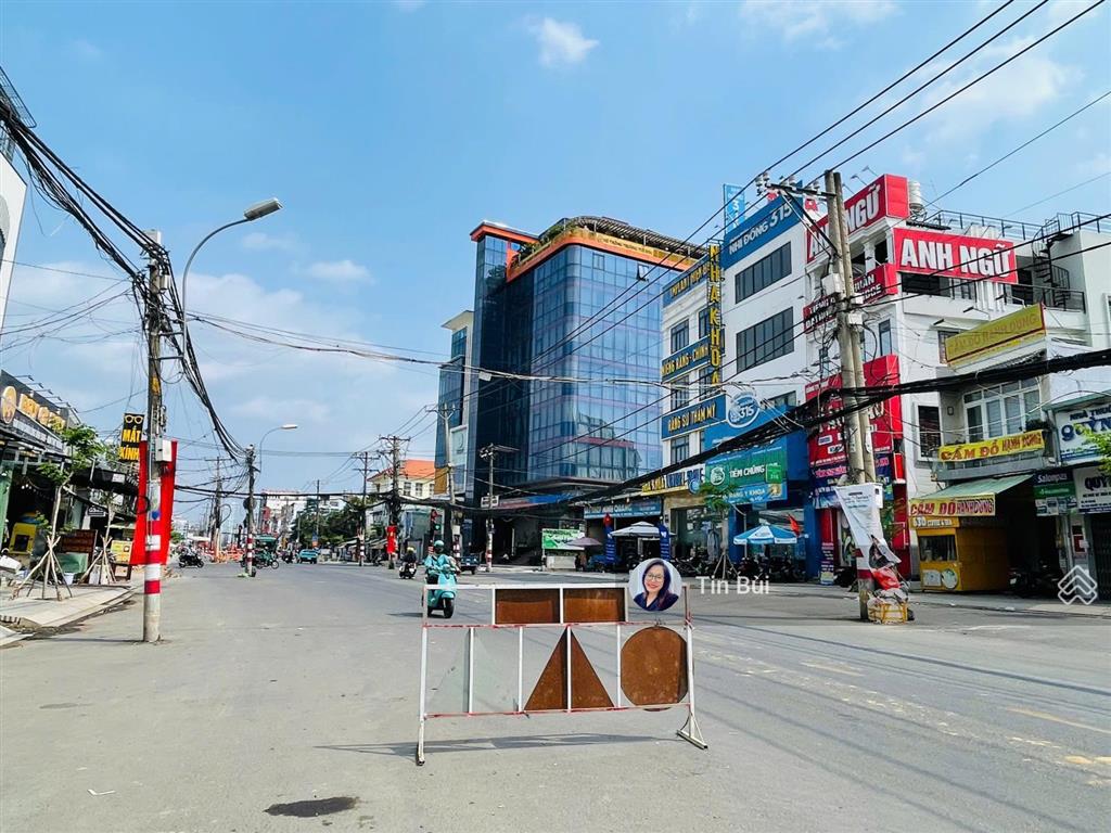 Giá kịch sàn ! nhà 4 tầng (5,5 x 22m)  23 tỷ  mtkd nguyễn thị định rộng 30m  sẵn dòng tiền