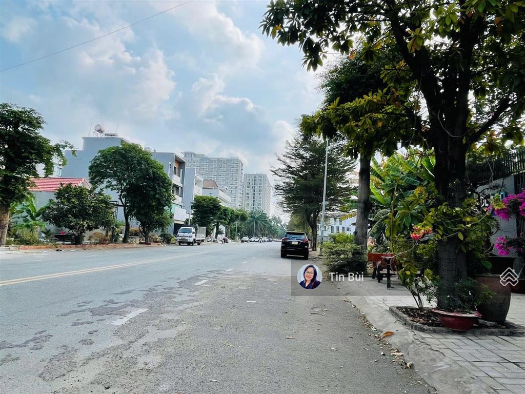 Nhanh tay chốt gấp! nhà 4 tầng mt đường d1  25m, trục chính kdc sát global city. shr  vay bank đc
