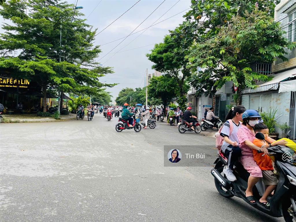 Siêu phẩm ngay ga metro, sát thảo điền  q2. dt 200m2 ( 10x20m) ko lg, full thổ, ctxd hầm 6 tầng.