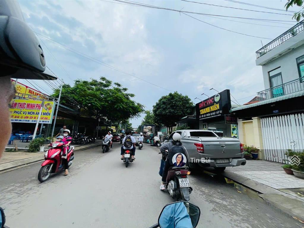 Siêu phẩm ngay ga metro, sát thảo điền  q2. dt 200m2 ( 10x20m) ko lg, full thổ, ctxd hầm 6 tầng.