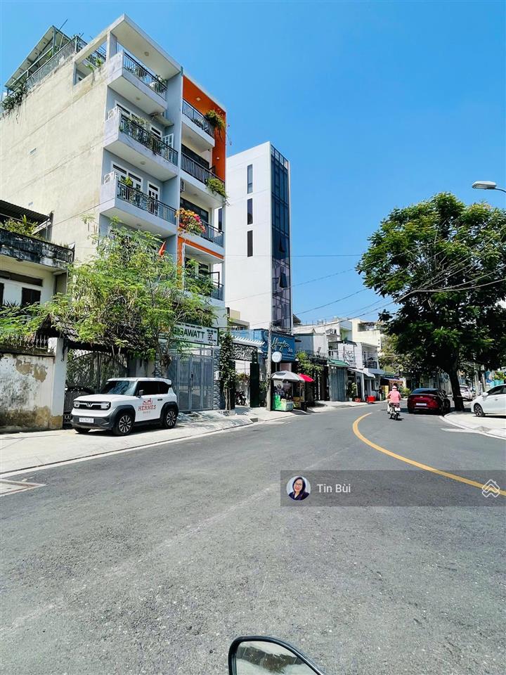 Chưa qua đầu tư. nhà góc 2 mt ngay vòng xoay trần não vào 300m. ctxd hầm 6 tầng. sẵn thu nhập