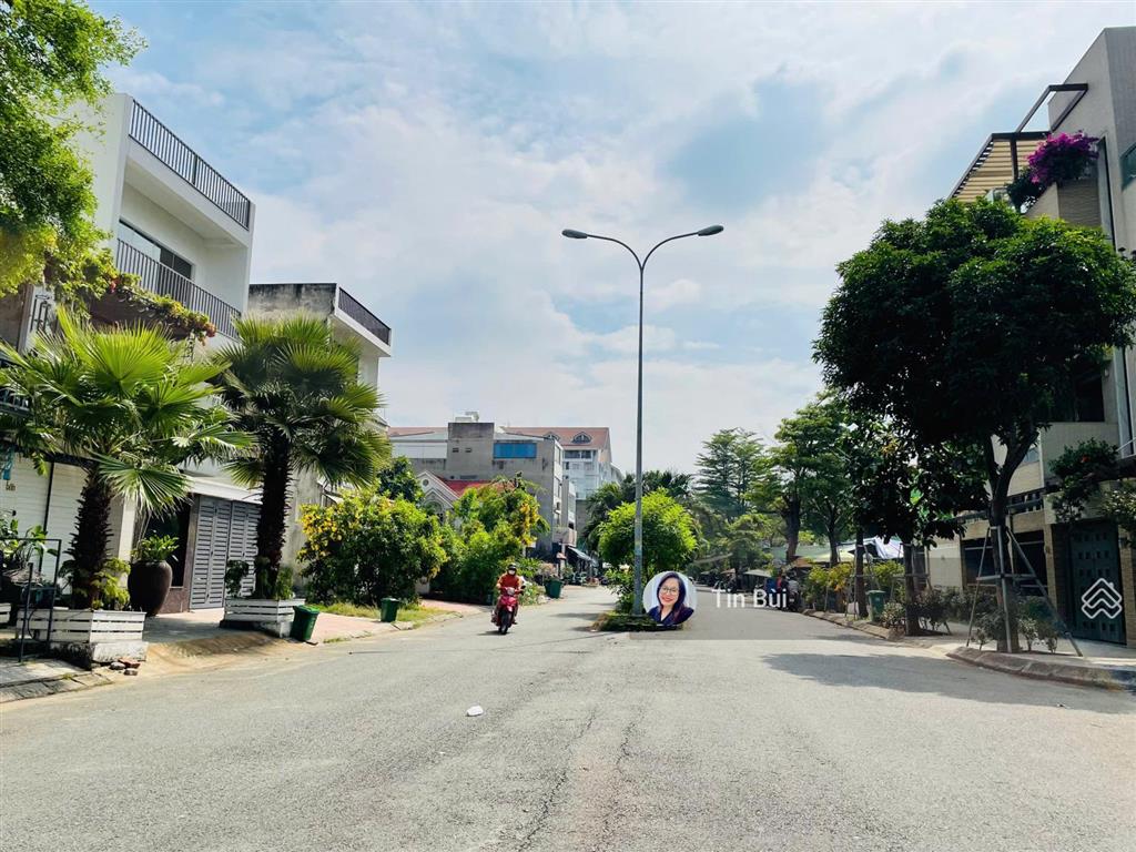 Khan hiếm, bán đất nhà phố xây 4 tầng, đối diện công viên, 2 mặt tiền trước sau kdc nam long