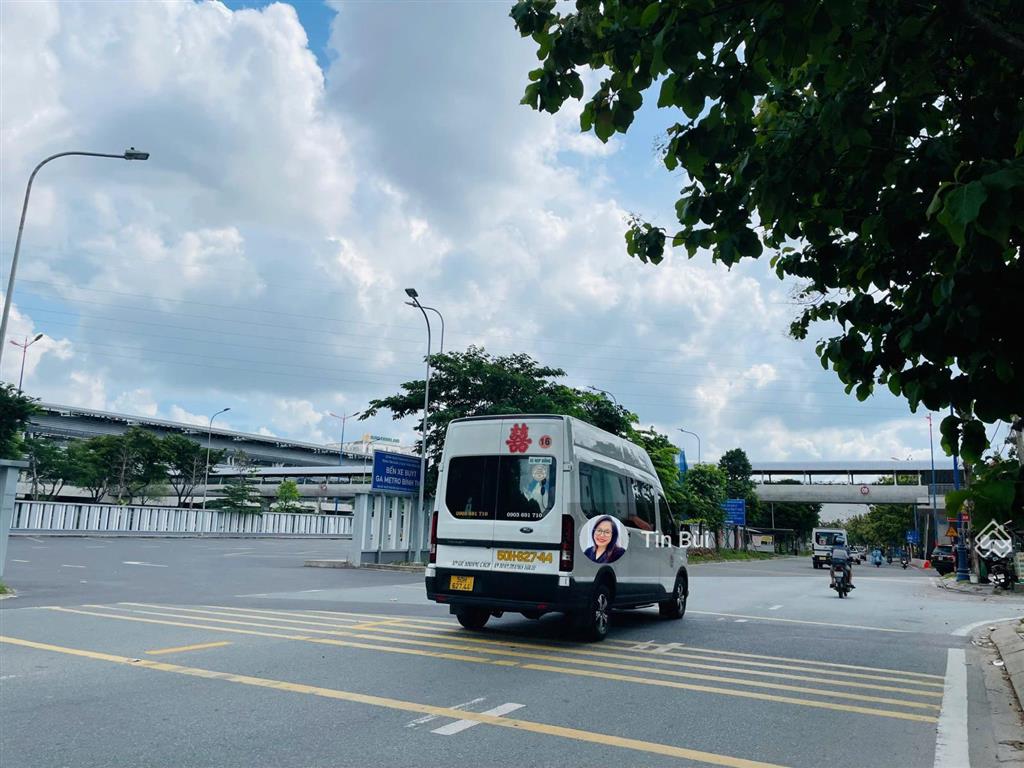 Ngộp, gồng hết nổi. bán khuôn đất góc 2 mặt tiền 1030m2 (33 x 29m) ngay võ nguyên giáp  ga metro.