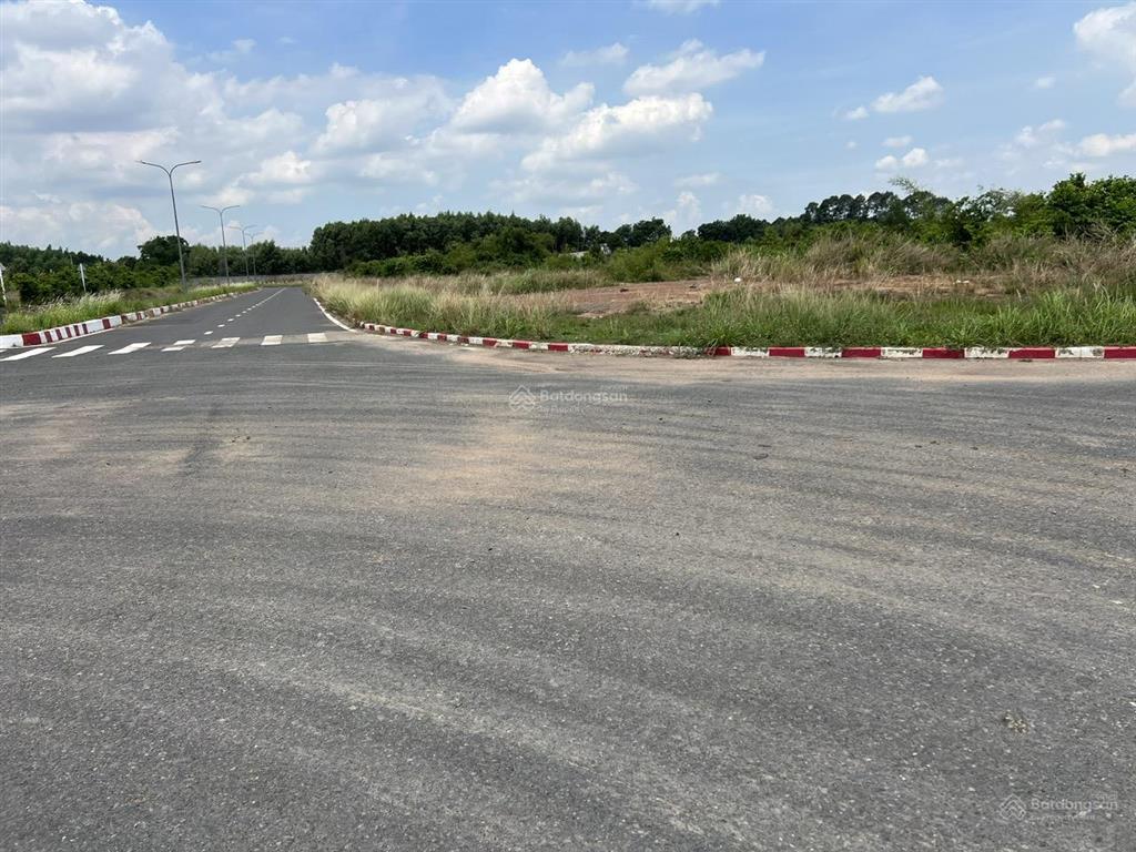 Bán đất (skc) xây dựng xưởng 31.000m2 giá rẻ chỉ 137 tỷ. kcn trảng bom  đồng nai 0937 980 ***
