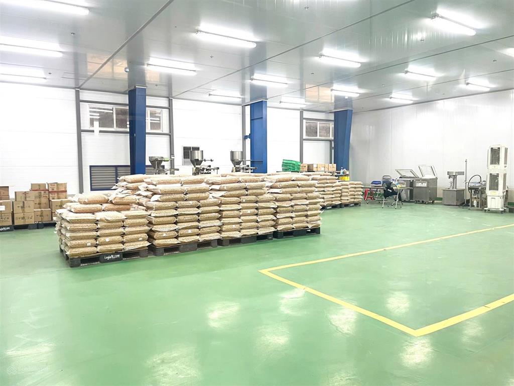 Cho thuê nhà xưởng 4.500m2 giá chỉ 400 triệu. vĩnh cửuđồng nai  0937 980 ***