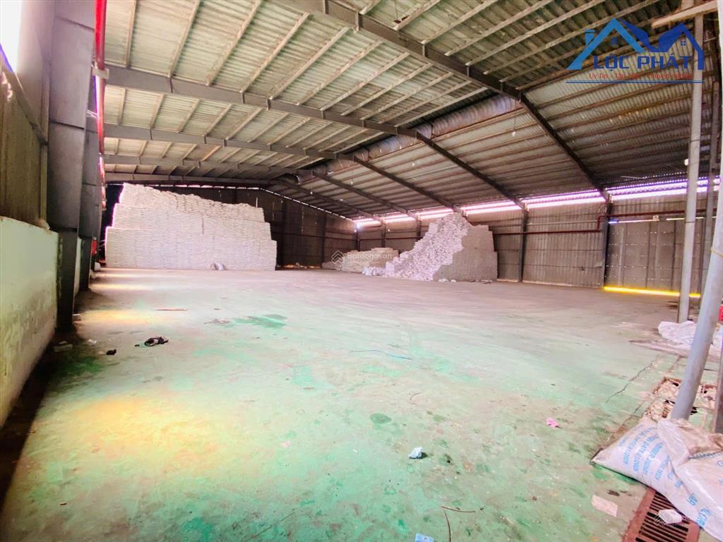 Cho thuê nhà xưởng 4.600m2 giá chỉ 160 triệu. phước tânđồng nai  0937 980 ***