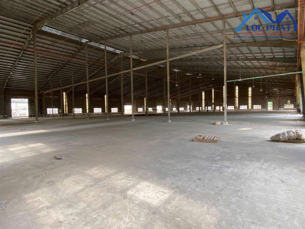 Cho thuê nhà xưởng 6.000m2 giá rẻ chỉ 200 triệu. trảng dài  đồng nai 0937 980 ***