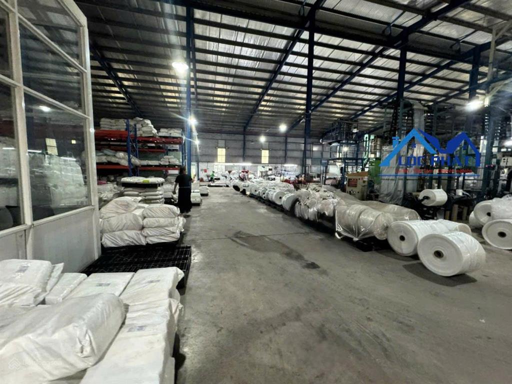 Cho thuê nhà xưởng 1.800m2 giá chỉ 196 triệu. kcn hố nai  trảng bom  tp đồng nai 0937 980 ***