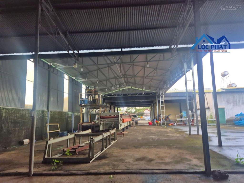 Bán nhà mặt tiền ql1a dt 3000m2 giá chỉ 25 tỷ. thống nhất  đồng nai 0937 980 ***
