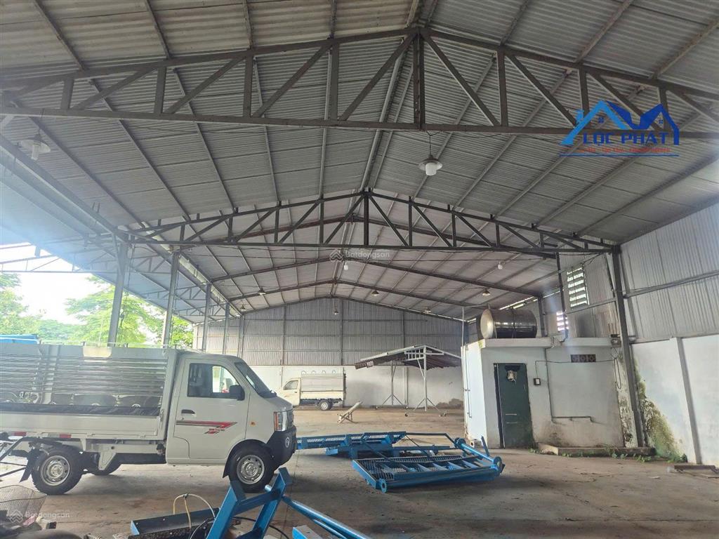Bán nhà mặt tiền ql1a dt 3000m2 giá chỉ 25 tỷ. thống nhất  đồng nai 0937 980 ***