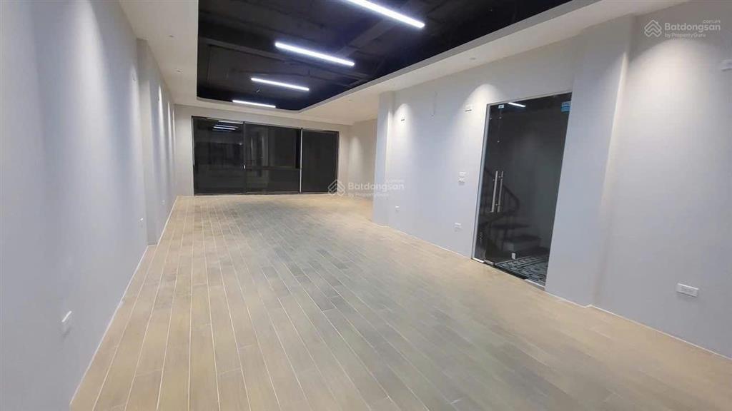 Cho thuê văn phòng đường đào duy anh. phú nhuận. diện tích 90m2, hỗ trợ nội thất