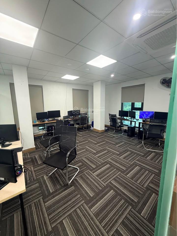 Văn phòng cho thuê quận tân bình. dt 130m2 gần khu vực sân bay dễ giao thương