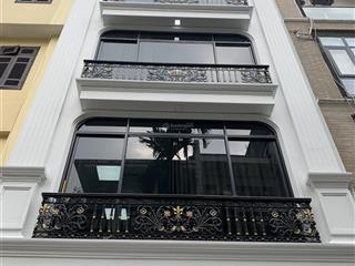 Cho thuê nhà nguyên căn đường hoàng việt, p.4, tân bình. dt 4x20m, kết cấu 5 tầng