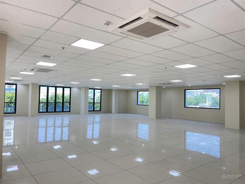 Văn phòng mt trường sơn 80m2  100m2  150m2  giá thuê 15$ bao phí quản lí